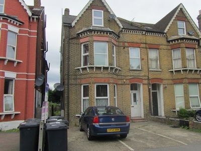 Flat to rent in Morland Road, East Croydon CR0