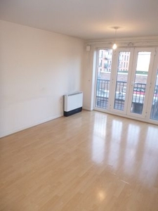 Flat to rent in Noble Court, Slough SL2