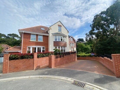 Flat to rent in Pineridge, Bournemouth BH4