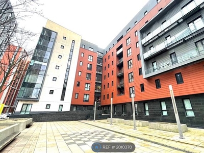 Flat to rent in Plaza Boulevard, Liverpool L8