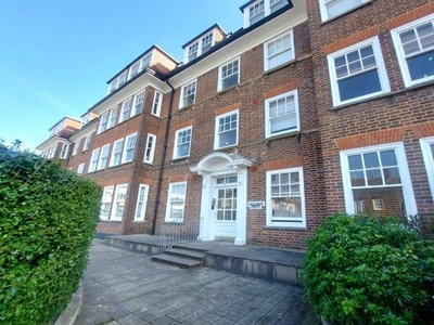 Flat to rent in Rochester Close, Hove BN3