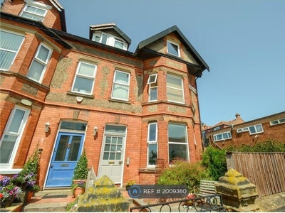 Flat to rent in Shrewsbury Road, West Kirby CH48