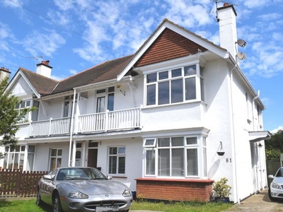 Flat to rent in Station Road, Thorpe Bay SS1