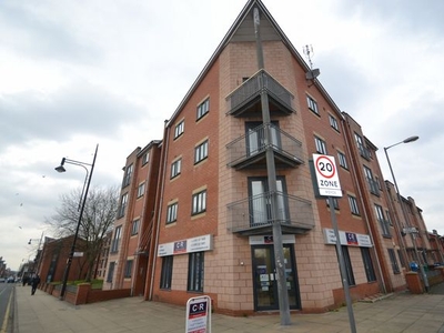 Flat to rent in Stretford Road, Hulme, Manchester. M15