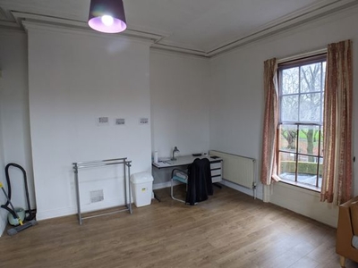 Flat to rent in Swinton Grove, Manchester M13