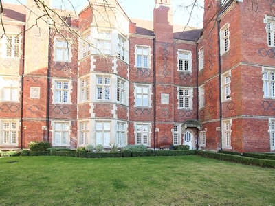 Flat to rent in The Galleries, Warley, Brentwood CM14
