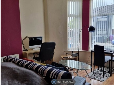 Flat to rent in Worcester Drive, Liverpool L13