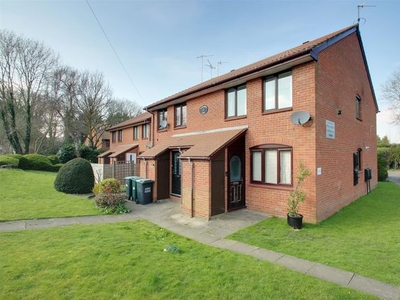 Maisonette to rent in Kingfisher Lure, Water Lane, Kings Langley WD4