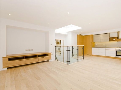 Mews house to rent in Bouton Place, Angel N1