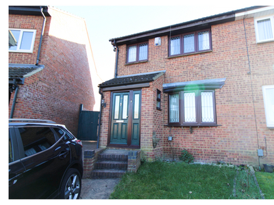 Property to rent in Leygreen Close, Luton LU2