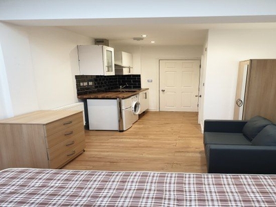 Room to rent in 300 Iffley Road, Oxford OX4