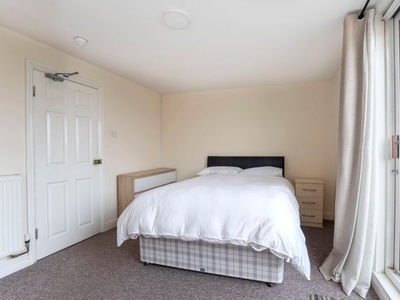 Room to rent in High Street, Cheltenham GL50