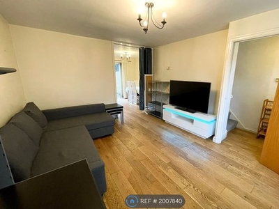 Semi-detached house to rent in Calico Close, Salford M3