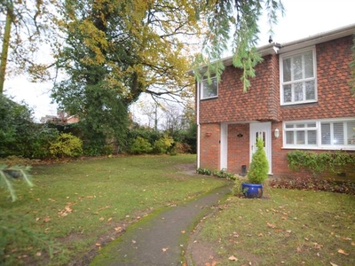 Semi-detached house to rent in Devonshire Close, Amersham HP6