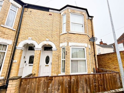 Terraced house to rent in Chaucer Street, Hull HU8