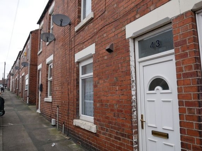 Terraced house to rent in Fairfield Avenue, Pontefract, West Yorkshire WF8