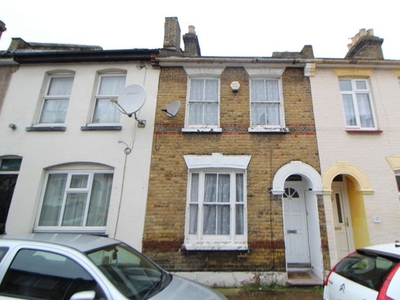 Terraced house to rent in Lester Road, Chatham ME4