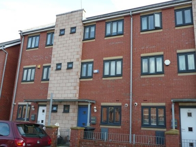 Town house to rent in Reilly Street, Hulme, Manchester. M15