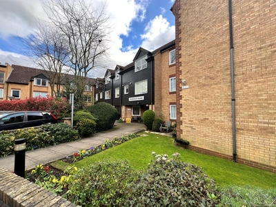 1 bedroom apartment for sale in Sawyers Hall Lane, Brentwood, CM15