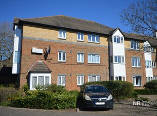 1 bedroom flat for rent in 31 Cotswold Way, Worcester Park, Surrey. KT4 8HD, KT4