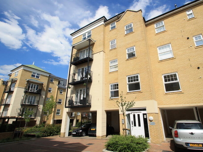 1 bedroom flat for rent in Barbican Court, Renwick Drive , Bromley BR2