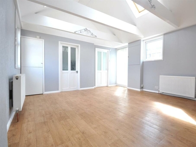 1 bedroom flat for rent in Harcourt Road, Bexleyheath, DA6