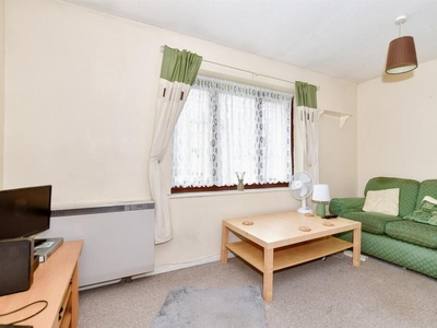 1 bedroom flat for sale in Buckland Road, Maidstone, Kent, ME16