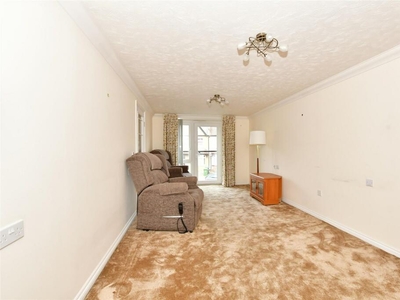 1 bedroom flat for sale in Hall Lane, Chingford, London, E4