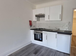 1 bedroom ground floor flat for rent in Winchester Road, London, E4