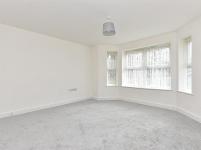 1 bedroom ground floor flat for sale in Boxley Road, Maidstone, Kent, ME14