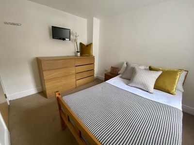 1 bedroom house share for rent in Brookhill Road, London SE18 6TT, SE18
