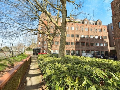1 bedroom penthouse for sale in Knightrider Court, Knightrider Street, Maidstone, Kent, ME15