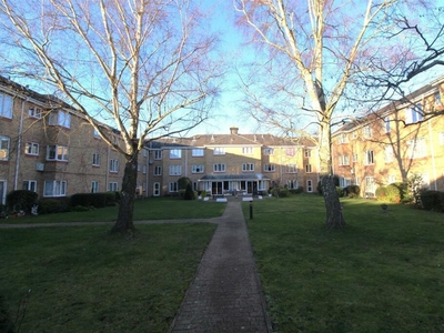 1 bedroom retirement property for sale in Cryspen Court, Bury St. Edmunds, IP33