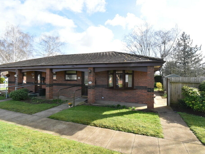 1 bedroom semi-detached bungalow for sale in St. Claires Court, Lincoln, LN6