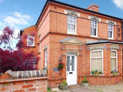 2 Bed Flat/Apartment To Rent in Newtown Gardens, Henley-on Thames, RG9 - 690