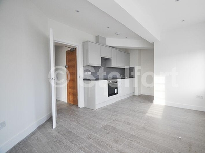 2 bedroom apartment for rent in Court Road, London, SE9