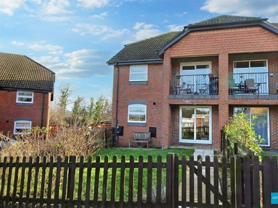 2 bedroom apartment for sale in Bowling Green Lane, Purley On Thames, Reading, RG8
