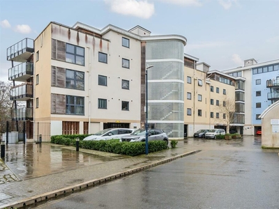 2 bedroom apartment for sale in Clifford Way, Maidstone, ME16