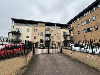 2 bedroom apartment for sale in Coptfold House, New Road, Brentwood,, CM14