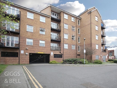 2 bedroom apartment for sale in Holly Street, Luton, LU1