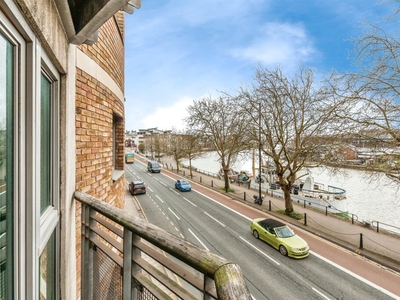2 bedroom apartment for sale in Hotwell Road, Bristol, BS8