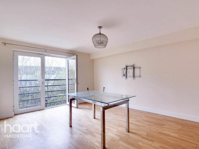 2 bedroom apartment for sale in St Peters Street, Maidstone, ME16