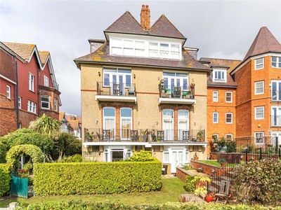 2 bedroom penthouse for sale in West Cliff Gardens, Bournemouth, BH2