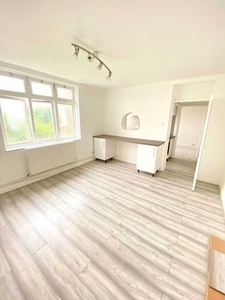 2 bedroom apartment to rent Hackney Central, Clapton, E9 6BT