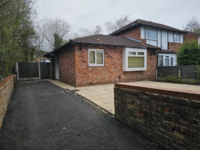 2 bedroom bungalow for rent in Stainmore Close, Warrington, WA3