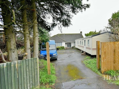 2 bedroom bungalow for sale in New Road, Bournemouth, BH10