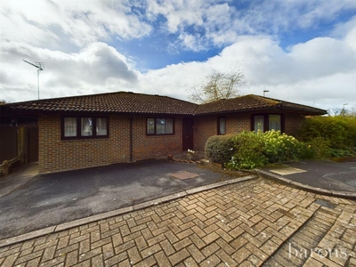 2 bedroom detached bungalow for sale in Brickfields Close, Lychpit, Basingstoke, RG24