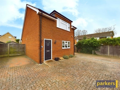 2 bedroom detached house for sale in Tippings Lane, Woodley, Reading, Berkshire, RG5