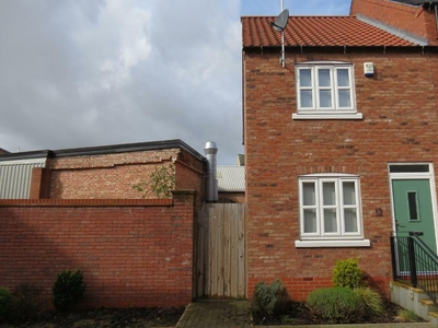 2 bedroom end of terrace house for rent in Scotts Square, HULL, HU1 1AU, HU1