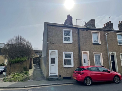 2 bedroom end of terrace house for rent in Tower Street, Dover, CT17